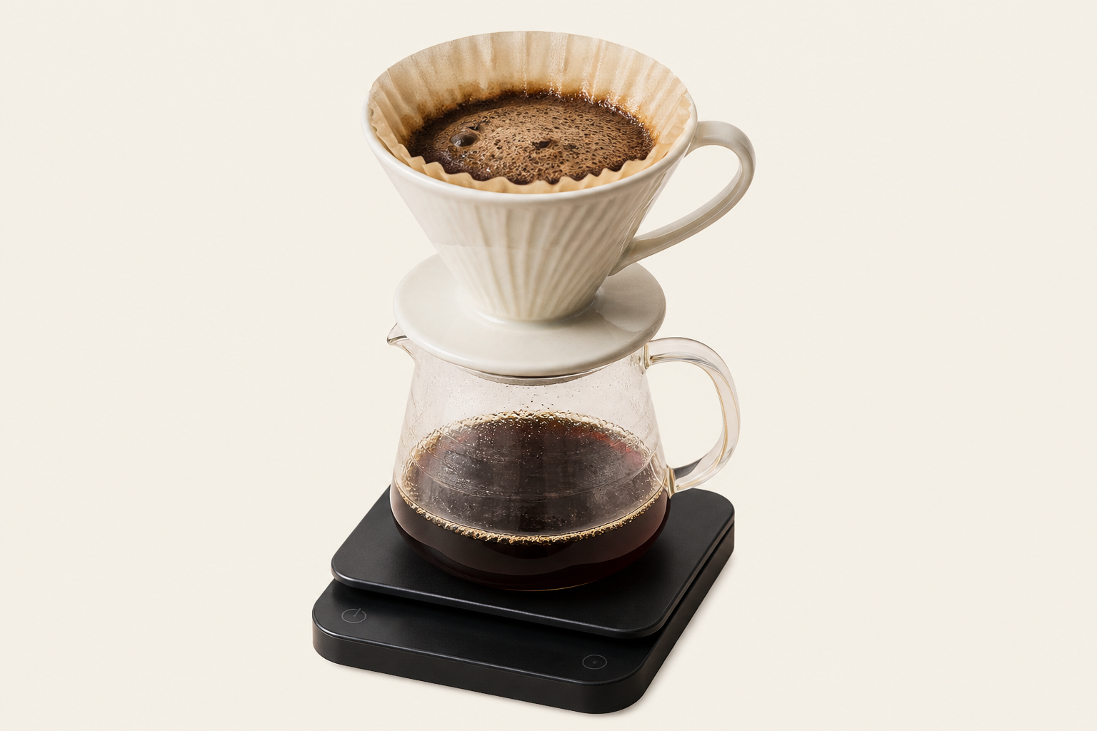 Método V60 con café en floración sobre una báscula